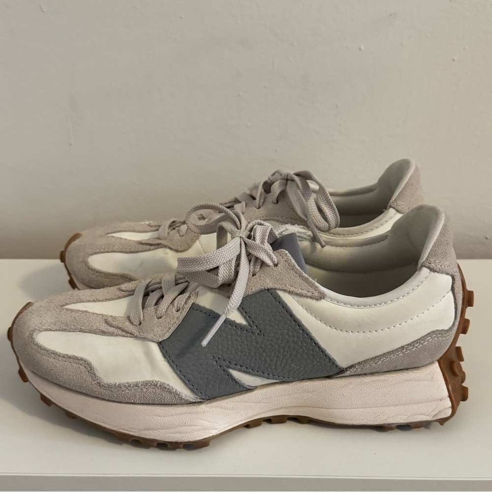 New Balance 327 Sneakers